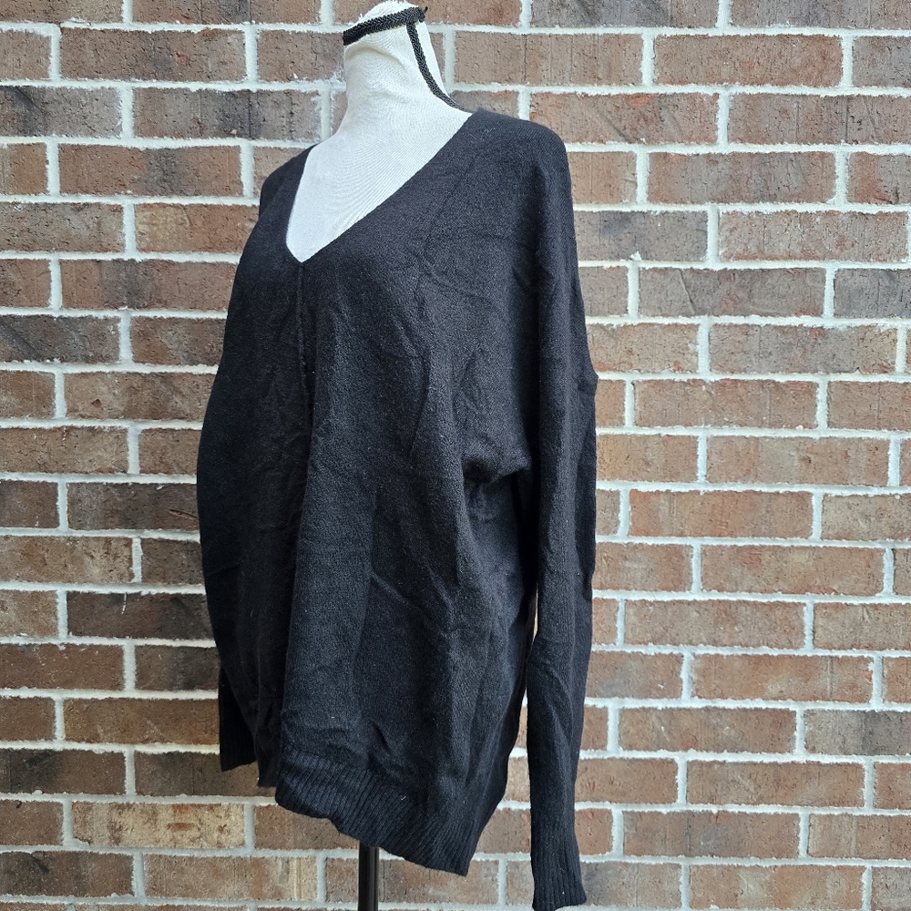 Express Women’s Black Oversized V Neck Sweater Medium NWT Slouchy Cozy